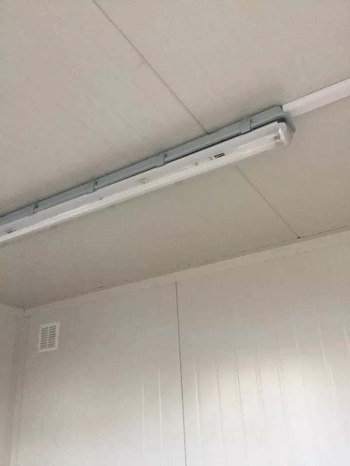 Conteneur bureau 4 x 2,4 m – Poste de sécurité / Contrôle d'accès 9,6 m²