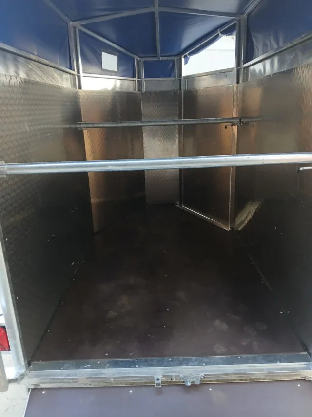 Remorque pour chevaux à double essieu