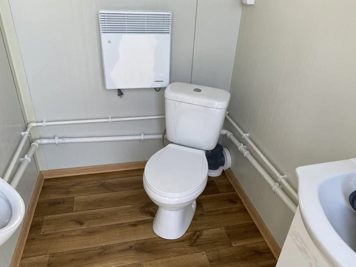 Conteneur sanitaire double avec réservoir à eaux usées, blanche, 3 x 2 mètres