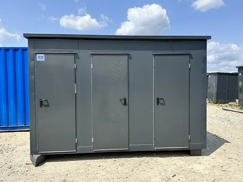 Conteneur sanitaire fixe à trois cabines