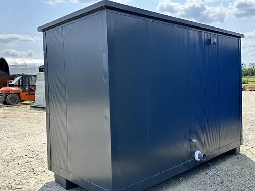 Conteneur sanitaire fixe à trois cabines