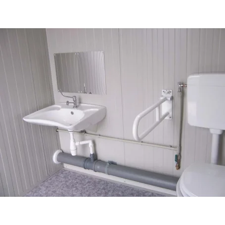 Module de toilettes accessibles avec WC et lavabo adaptés