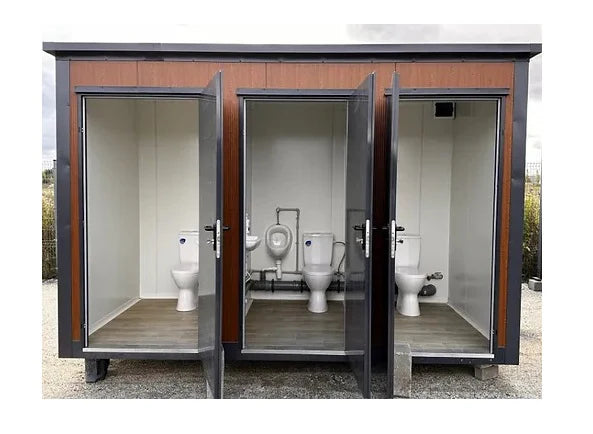 Conteneur sanitaire de type pavillon à trois cabines