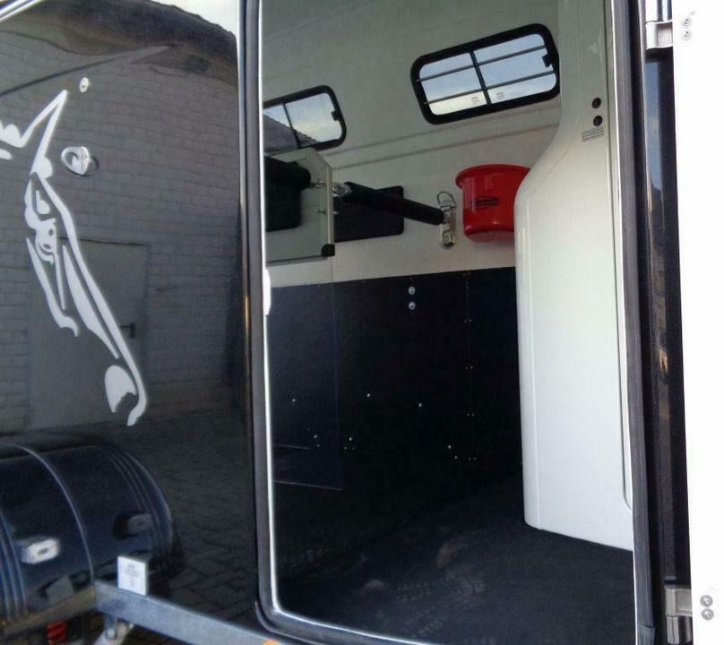 Remorque van pour 2 chevaux à double essieu