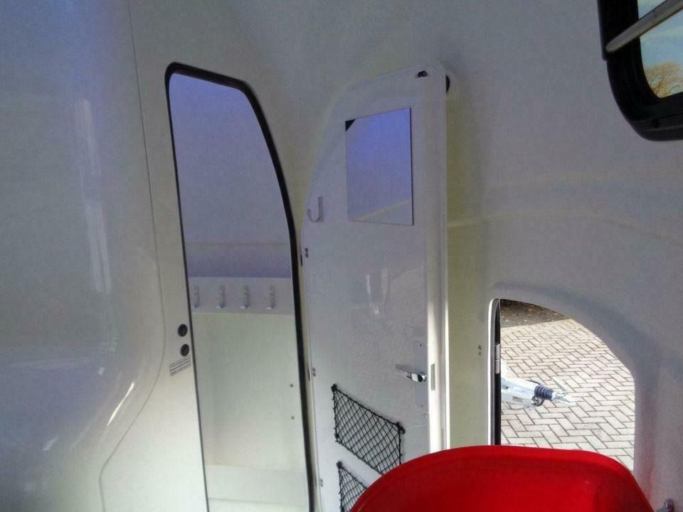 Remorque van pour 2 chevaux à double essieu