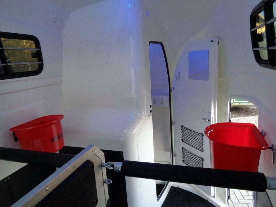 Remorque van pour 2 chevaux à double essieu