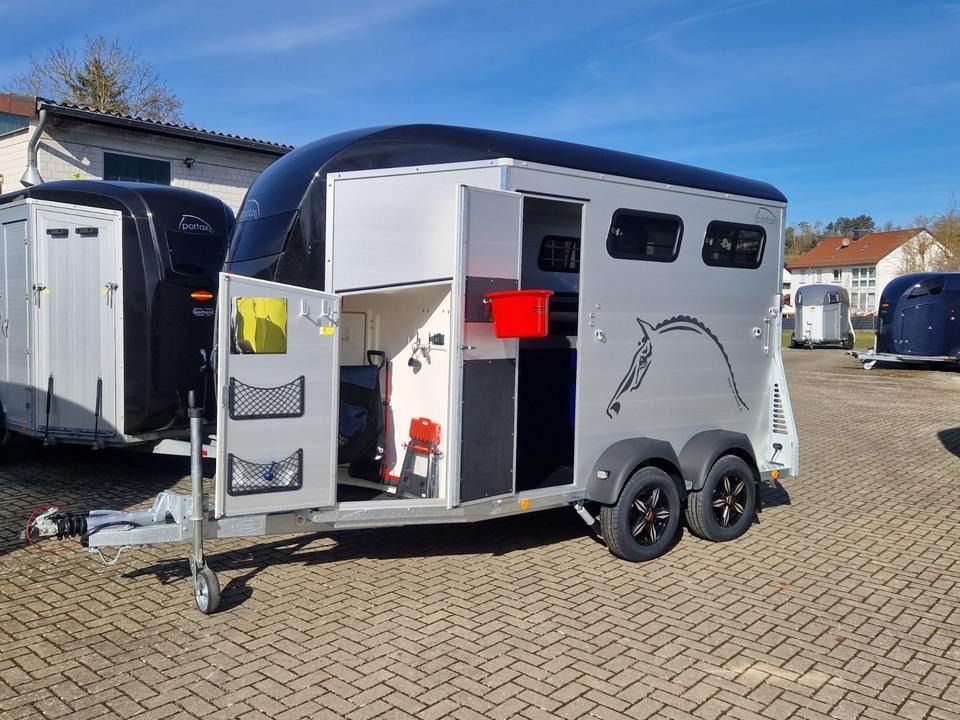 Remorque pour chevaux Böckmann Portax L SKA WCF 100 km/h avec sellerie
