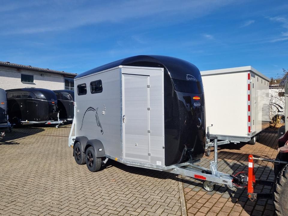 Remorque pour chevaux Böckmann Portax L SKA WCF 100 km/h avec sellerie