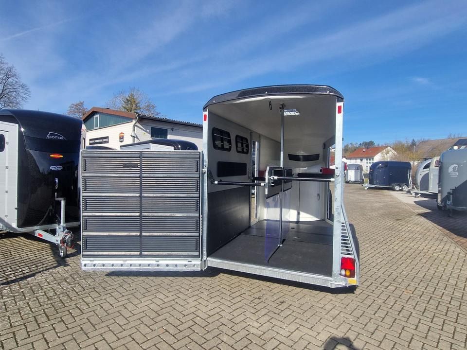 Remorque pour chevaux Böckmann Portax L SKA WCF 100 km/h avec sellerie