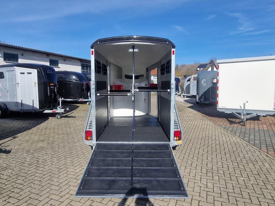 Remorque pour chevaux Böckmann Portax L SKA WCF 100 km/h avec sellerie