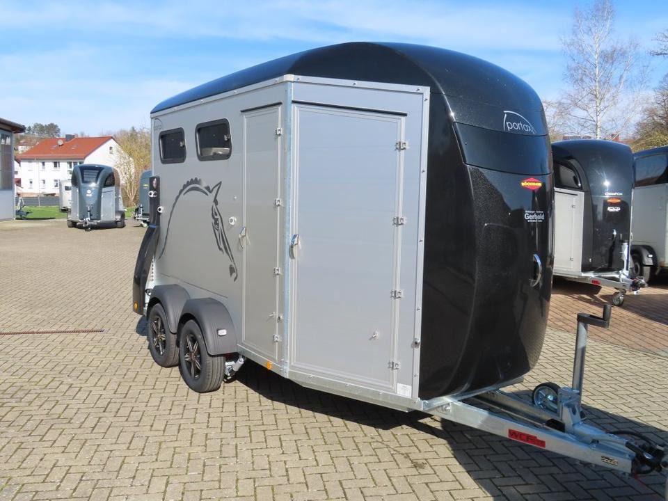 Remorque pour chevaux Böckmann Portax L SKA WCF 100 km/h avec sellerie