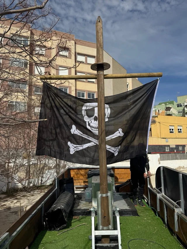 Remorque Food Truck haut de gamme au design bateau pirate