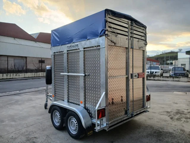 Remorque pour chevaux à double essieu