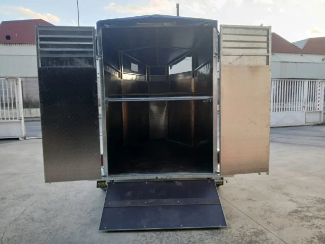 Remorque pour chevaux à double essieu