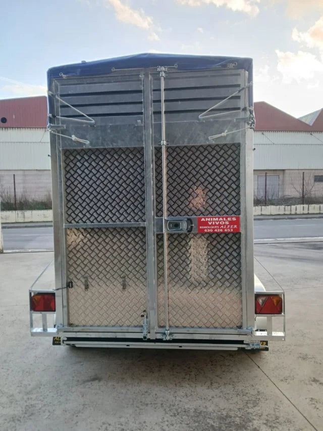 Remorque pour chevaux à double essieu
