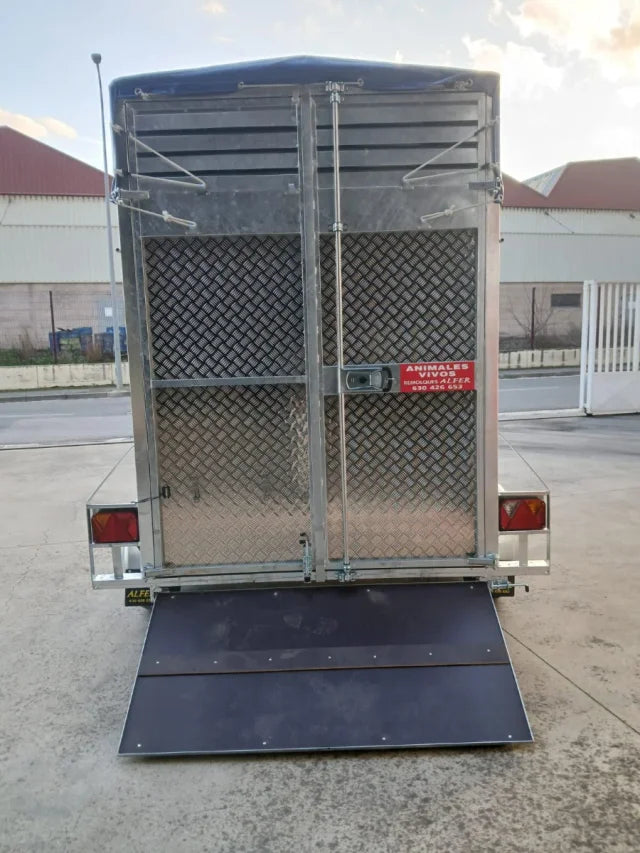 Remorque pour chevaux à double essieu