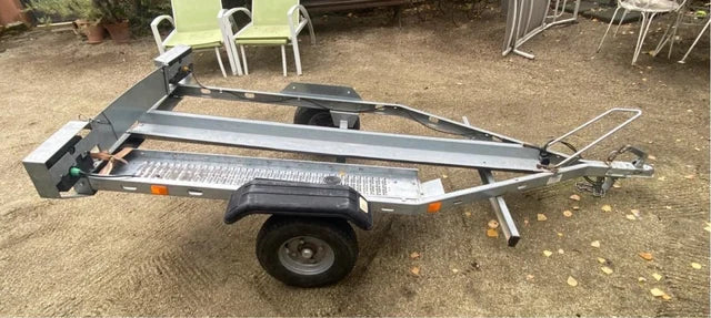 Remorque porte-moto simple – Galvanisée et compacte