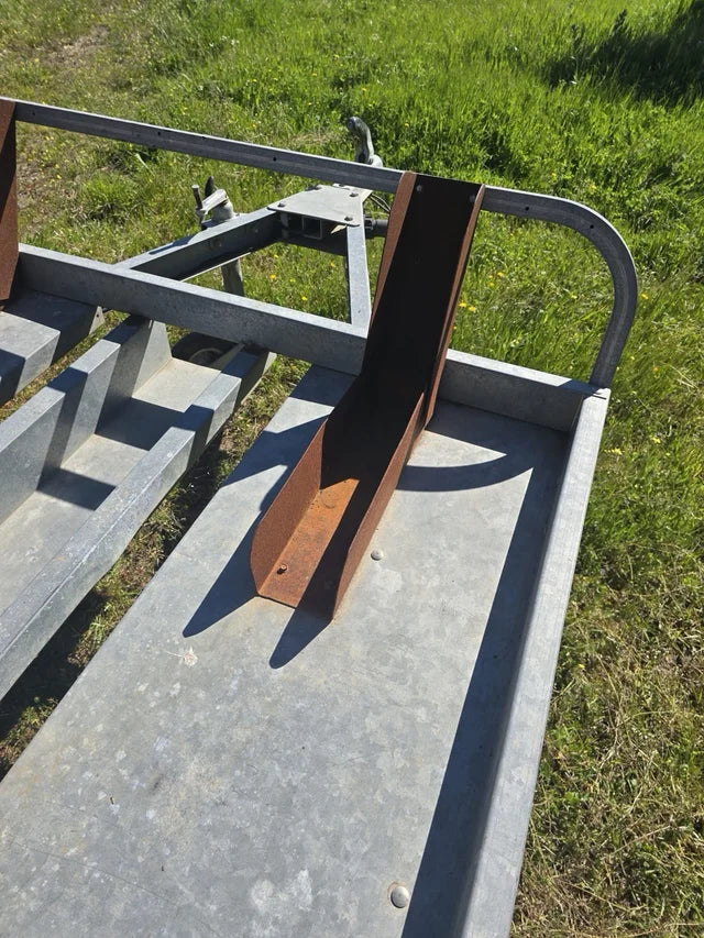Remorque porte-moto compacte – Robuste, légère et fonctionnelle