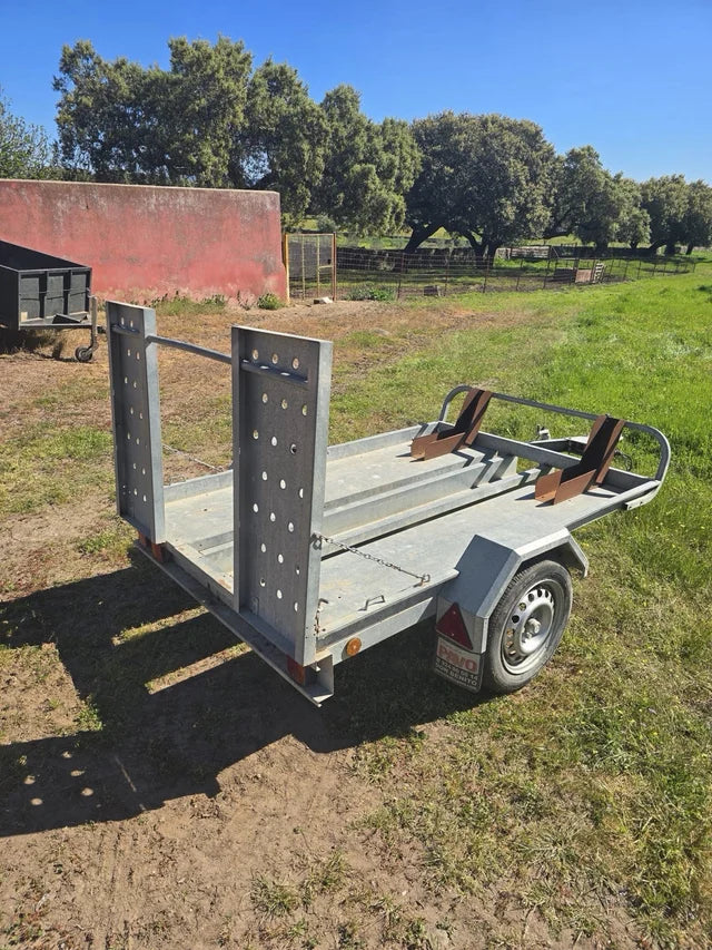 Remorque porte-moto compacte – Robuste, légère et fonctionnelle