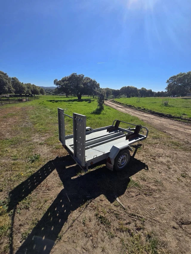Remorque porte-moto compacte – Robuste, légère et fonctionnelle