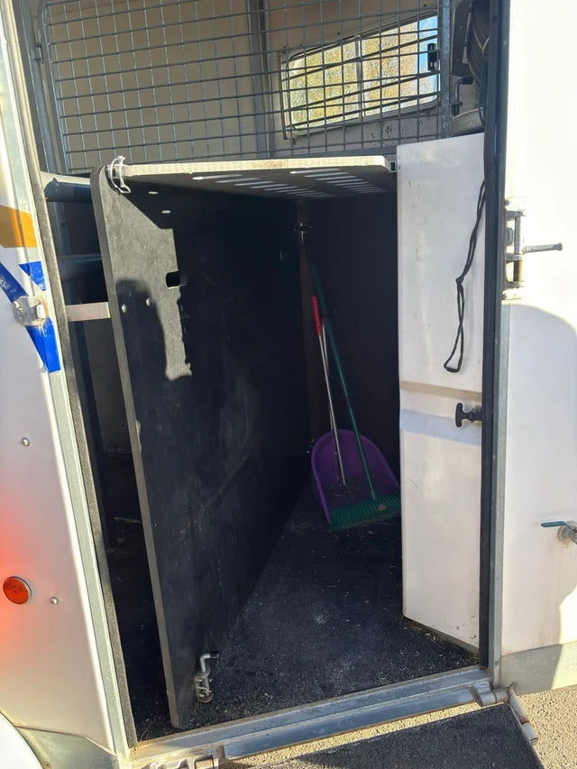 Remorque van pour chevaux à double essieu