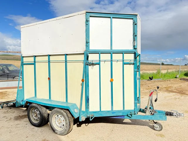 Remorque/Fourgonnette pour deux chevaux