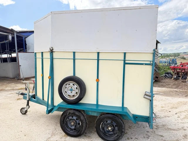 Remorque/Fourgonnette pour deux chevaux