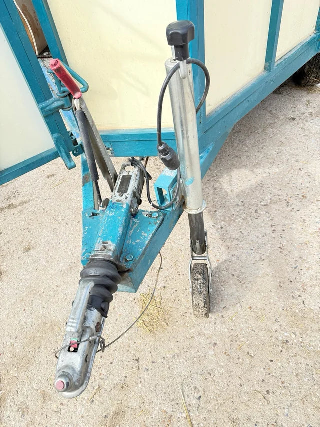 Remorque/Fourgonnette pour deux chevaux