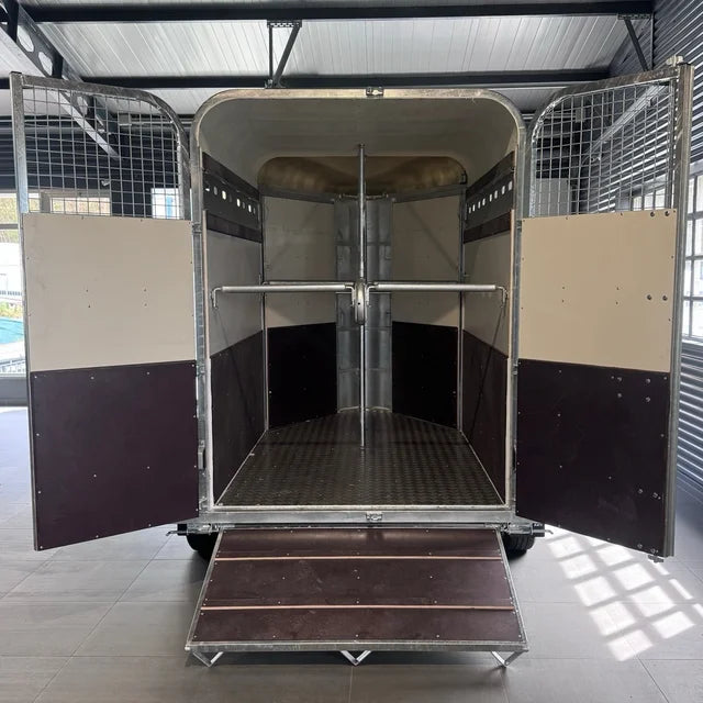 Remorque pour bétail / Transport de chevaux – Double essieu professionnel