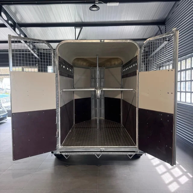 Remorque pour bétail / Transport de chevaux – Double essieu professionnel