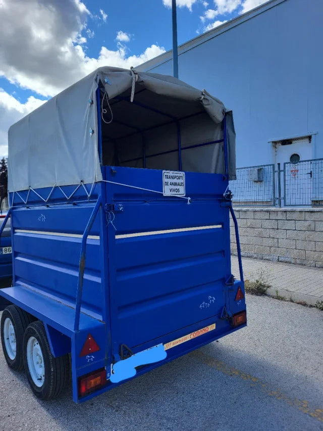 Remorque pour chevaux à double essieu