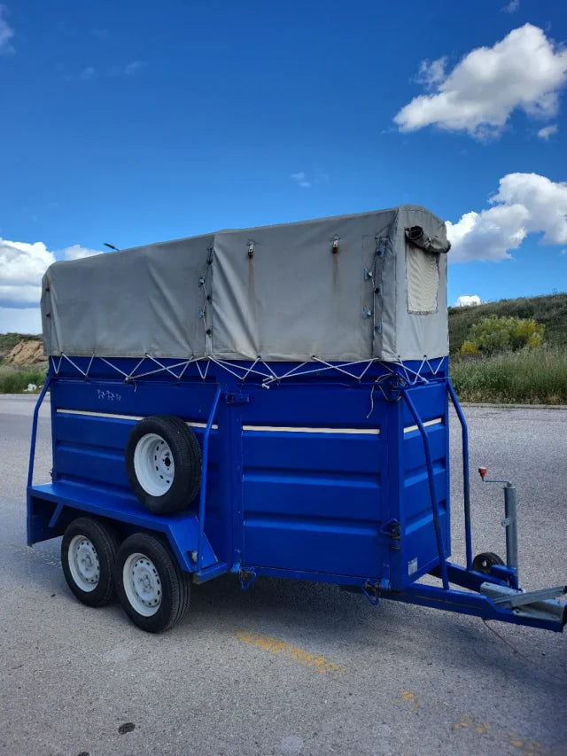 Remorque pour chevaux à double essieu