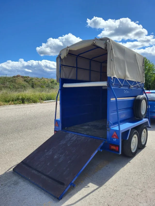 Remorque pour chevaux à double essieu