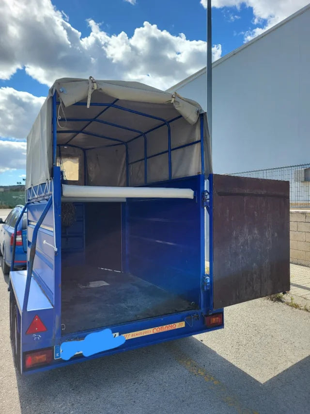 Remorque pour chevaux à double essieu