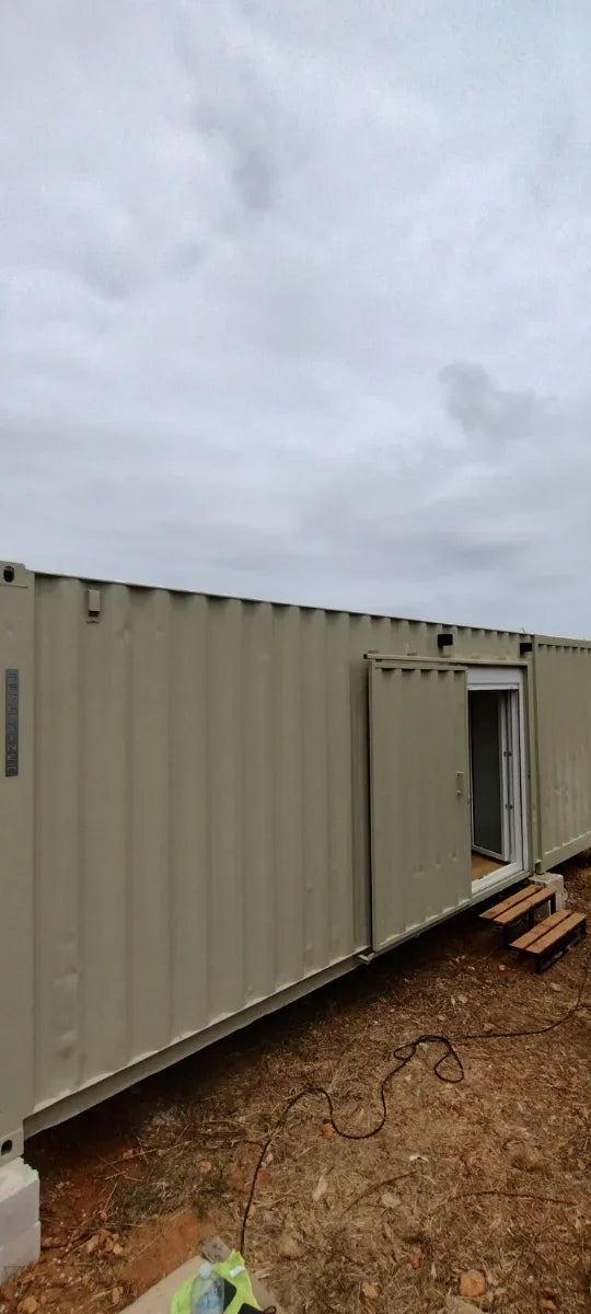 Maison conteneur en L 2 conteneurs de 20 pieds
