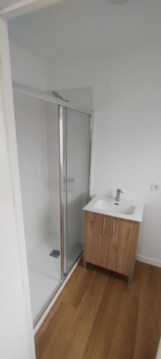 Maison conteneur en L 2 conteneurs de 20 pieds